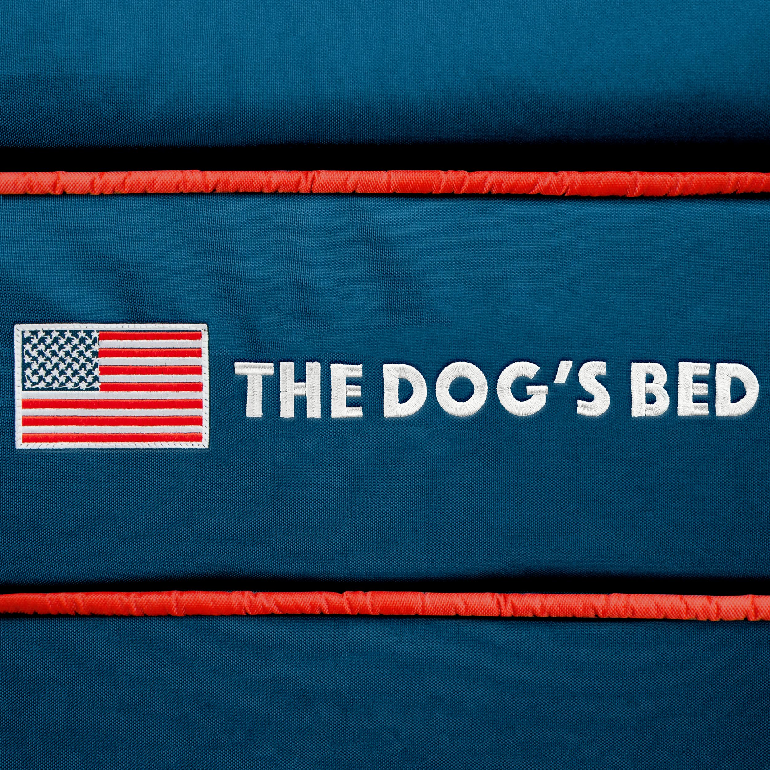The Dog's Balls The Dog's Bed tissu oxford bleu avec bord rouge.