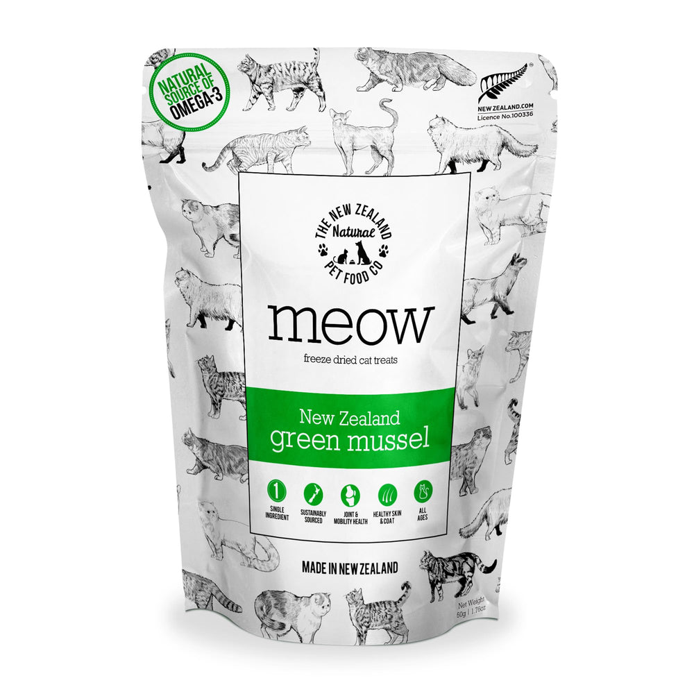 Friandise chat lyophilisée The New Zealand Natural Pet Food Co dans bol, plaisir sain.