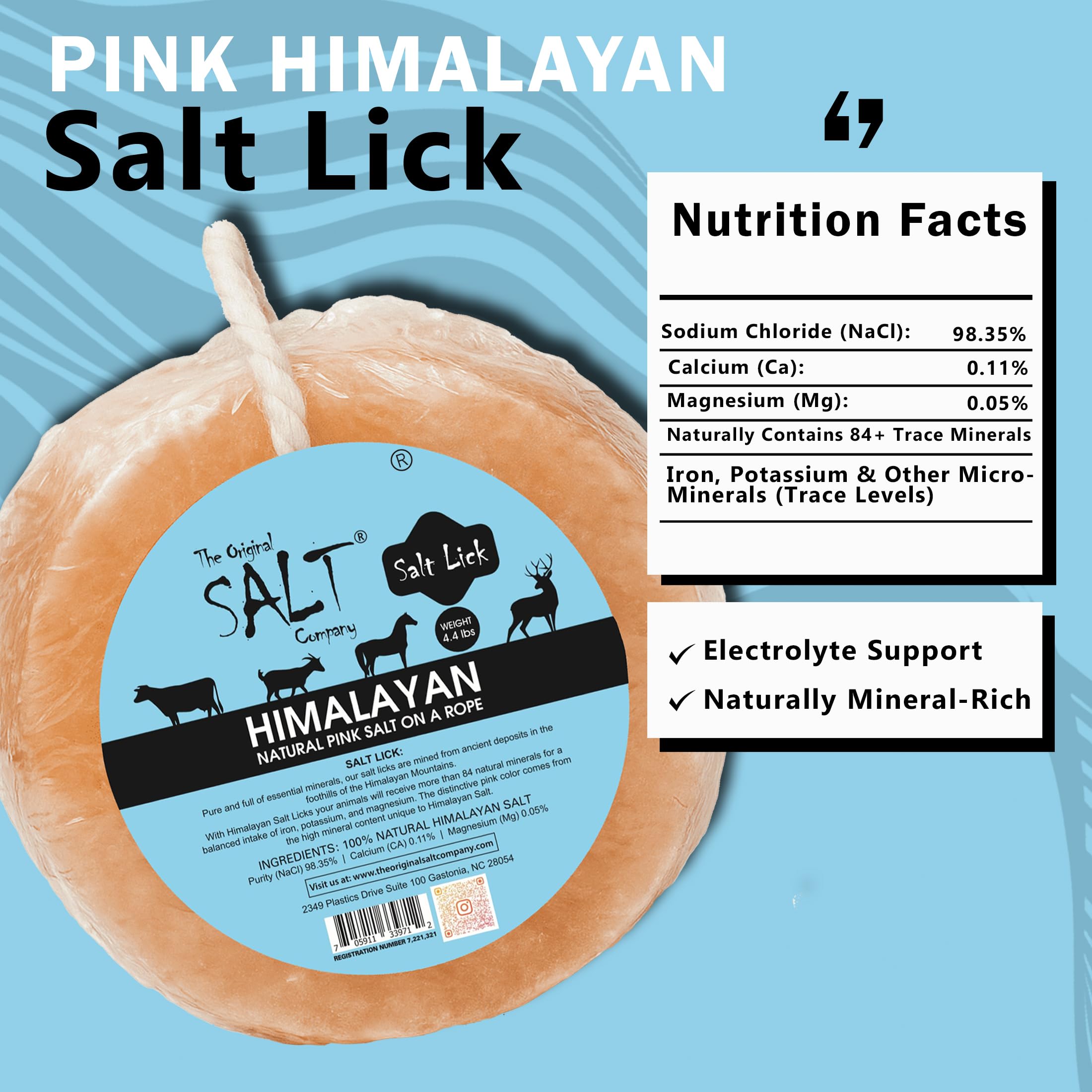 Dans l'étable, The Original Salt Company bloc rose sur corde offre un accès constant.