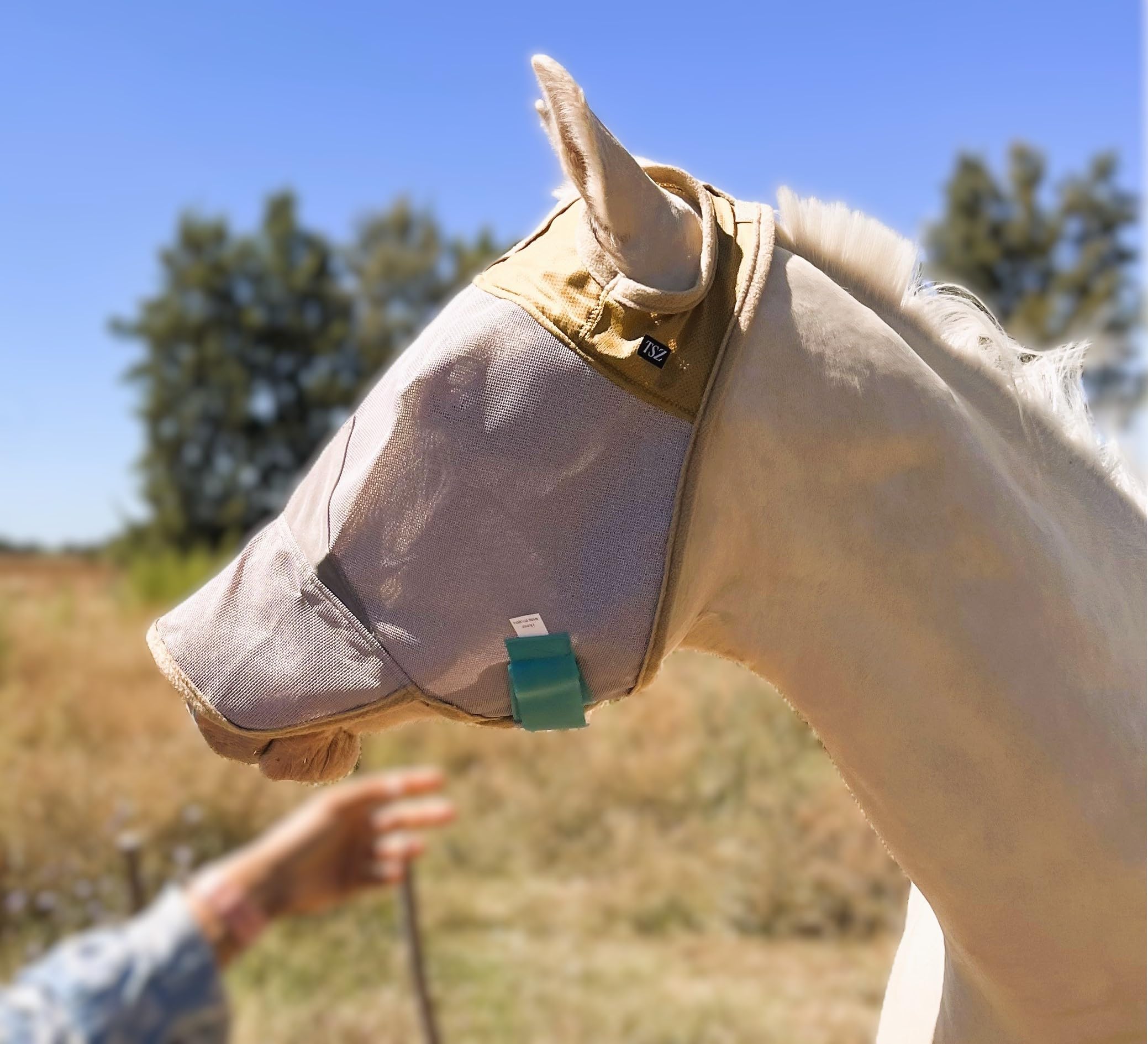 The Sunny Zebra masque antimouches cheval 70uv, respirant et confortable.