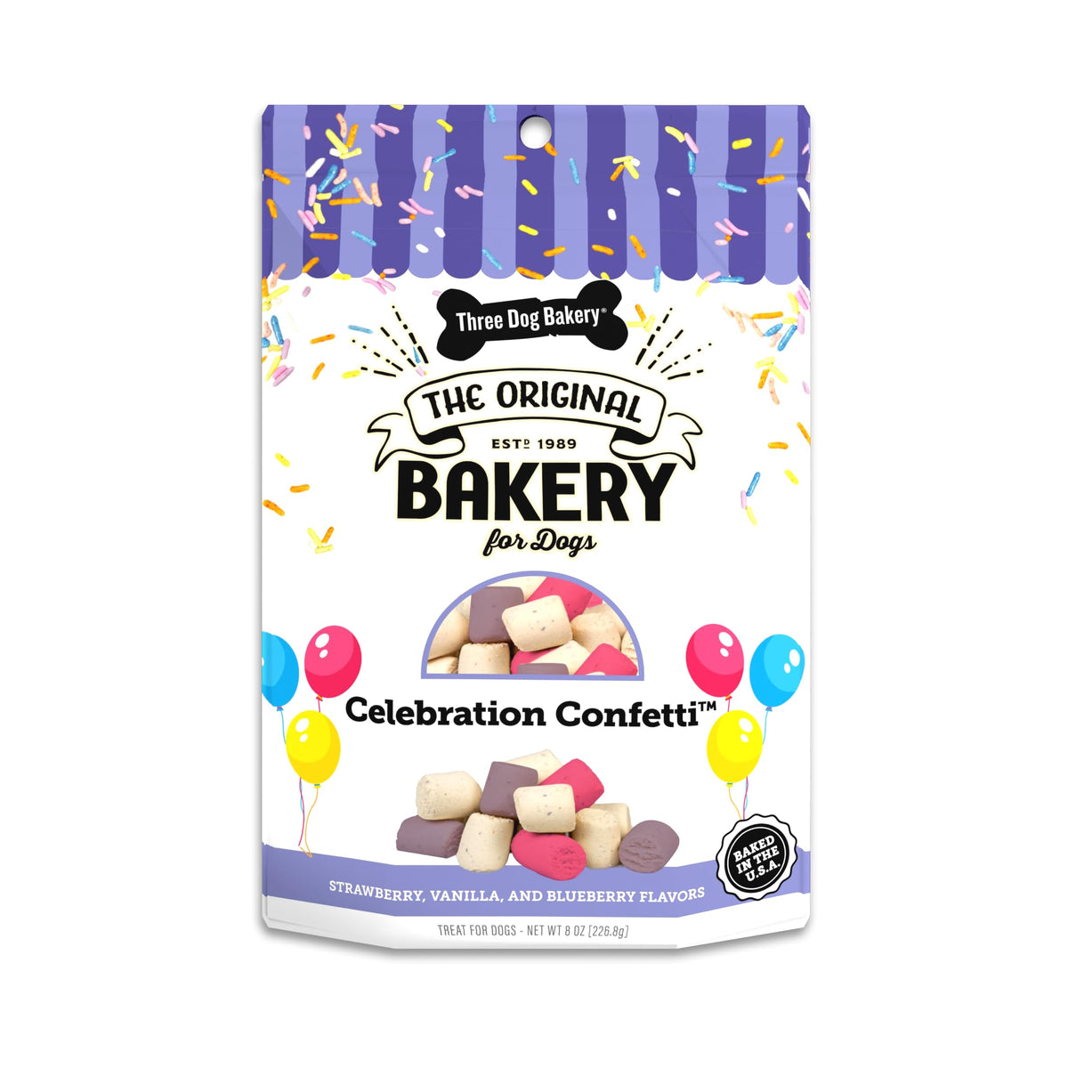Three Dog Bakery Celebration Confetti – biscuits festifs en premier plan pour l'anniversaire du chien.