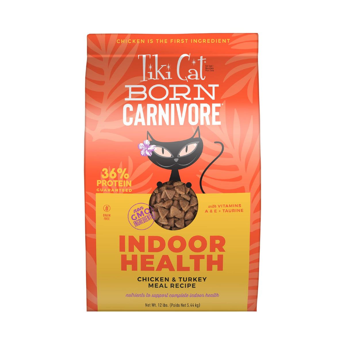 Tiki Cat Born Carnivore croquettes poulet et dinde, texture croustillante appréciée par les chats d'intérieur.