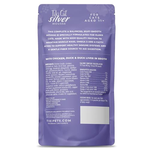 Texture soyeuse de Tiki Cat Silver Mousse en gros plan pour chat âgé
