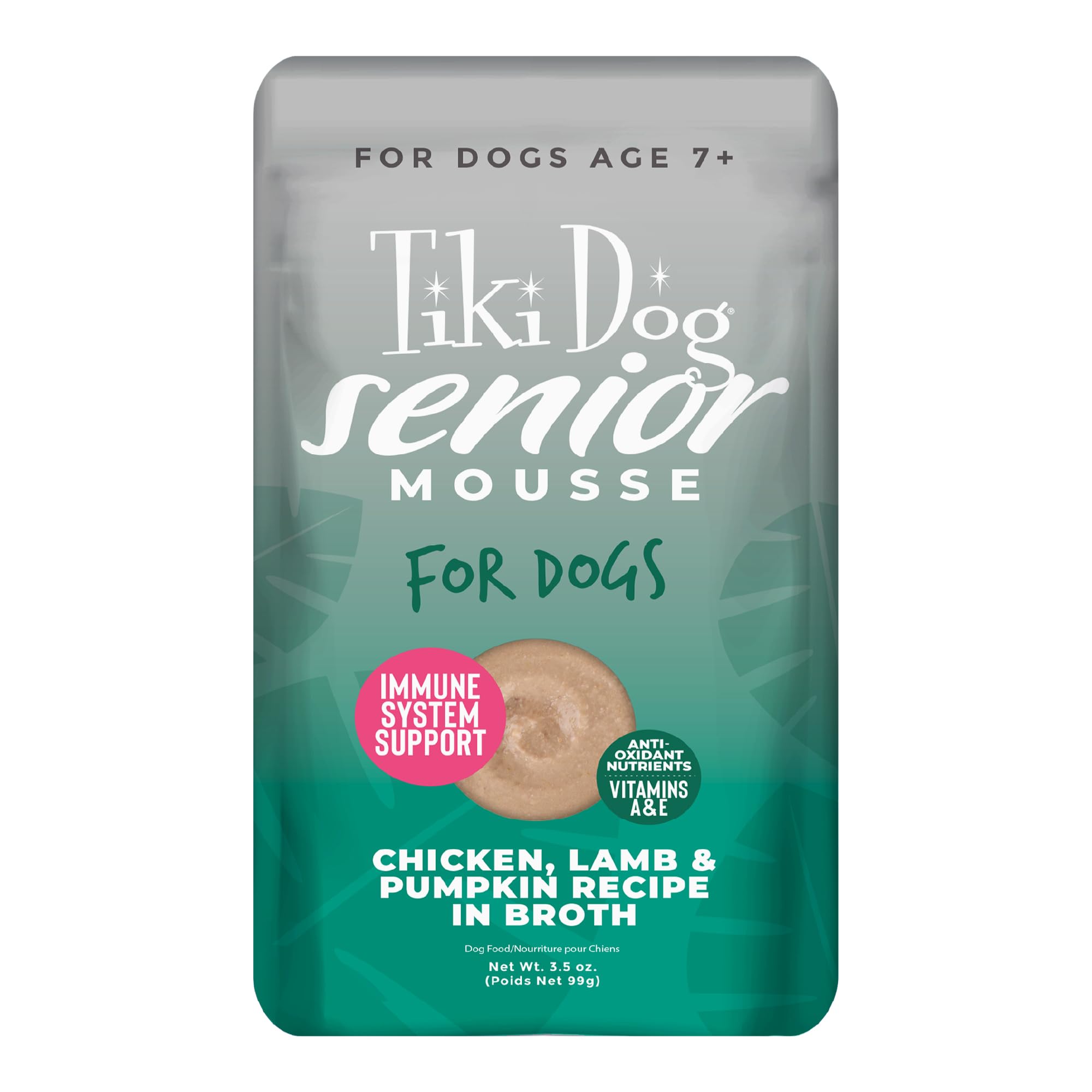 Le TIKI PETS Tiki Dog Senior Mousse présente un sachet poulet et agneau, texture tendre adaptée.