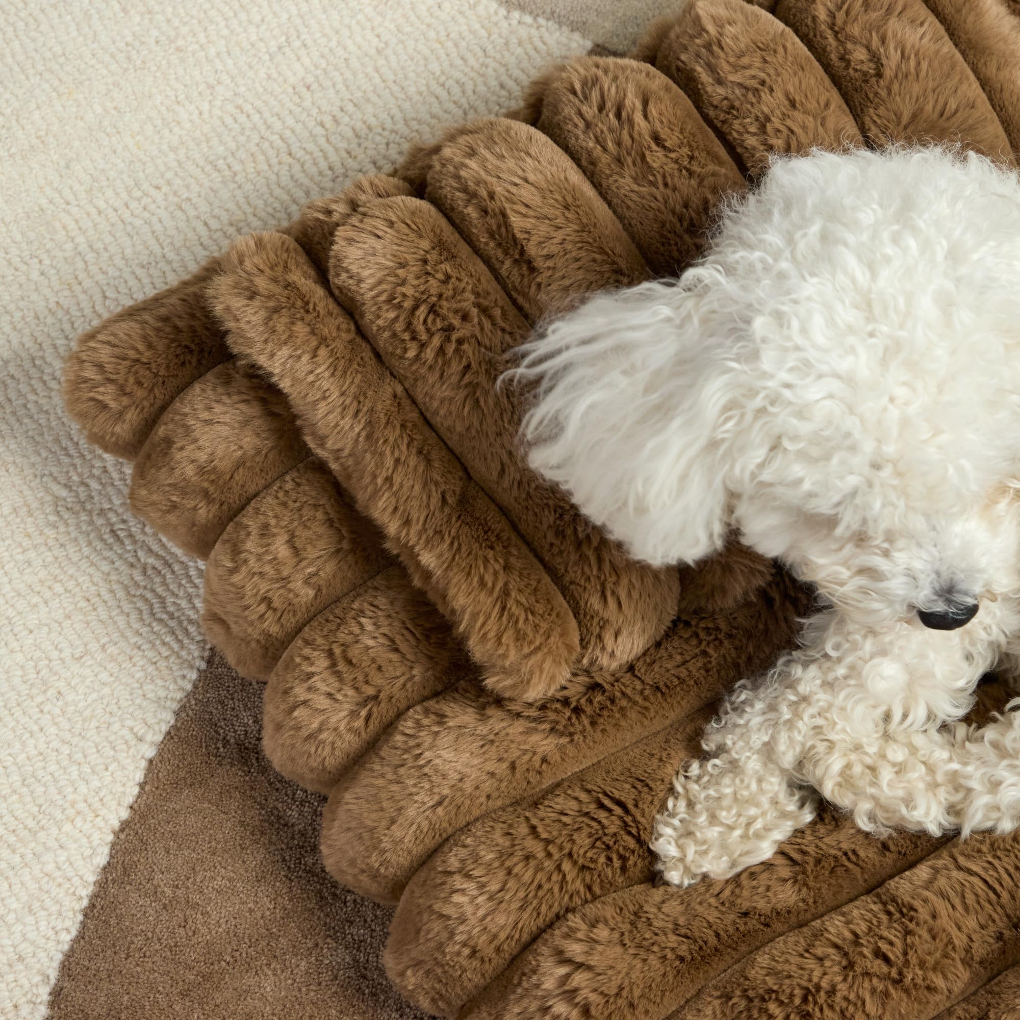 Town & Country Luxe CuddleTown — intérieur moelleux et rembourré pour un confort durable.