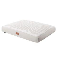 Town & Country Luxe CuddleTown Matisse : coussin-design réversible pour confort polyvalent.