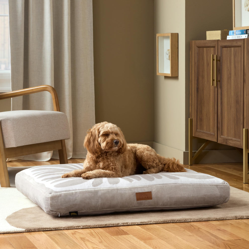 Town & Country Luxe CuddleTown Matisse Everwash, design-reversible, double douceur pour vos animaux.