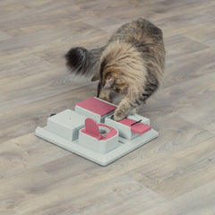 TRIXIE Poker Box en mouvement révèle les récompenses pour le chat.