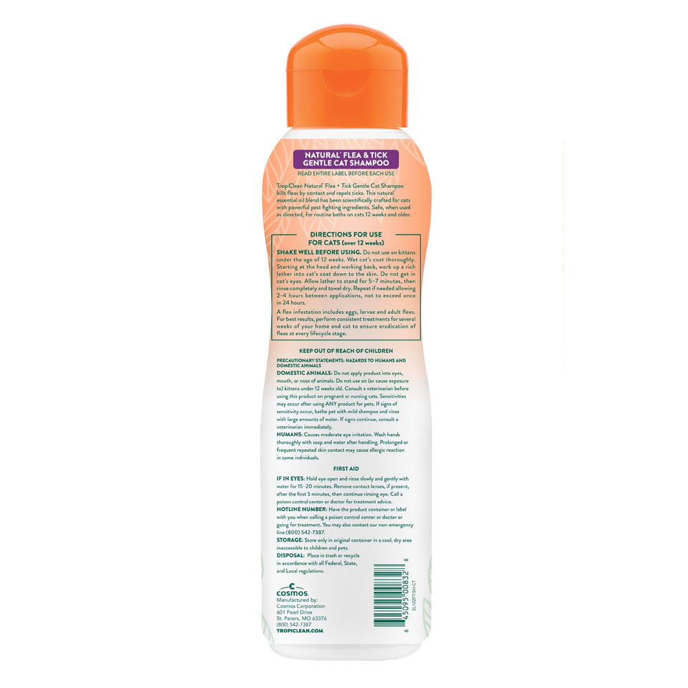 Mousse généreuse TropiClean pour un lavage doux chez le chat.