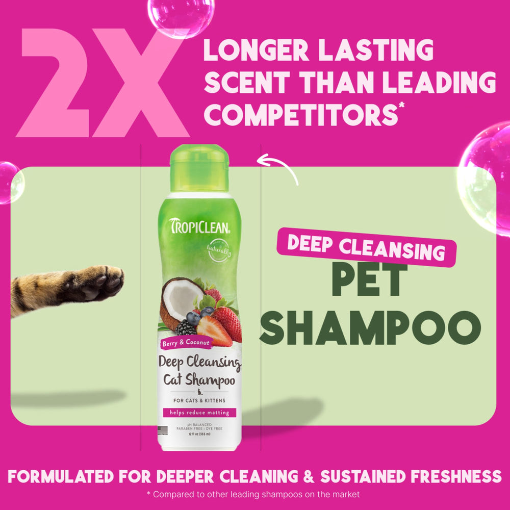Mousse riche du Shampoing Déodorisant TropiClean pour Chats pour un nettoyage en profondeur.