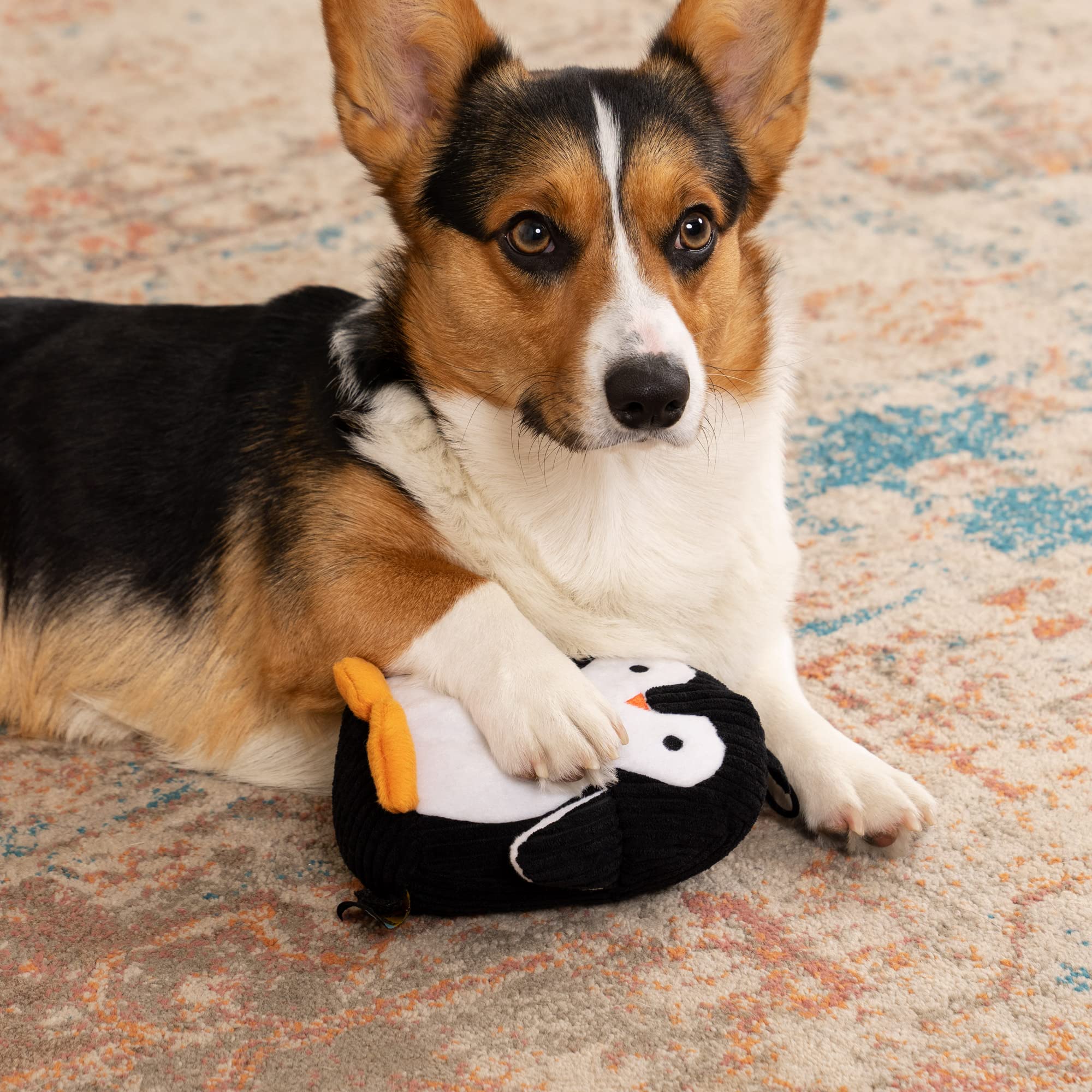 Peluche pingouin TrustyPup: coutures renforcées et durabilité pour les câlins prolongés.