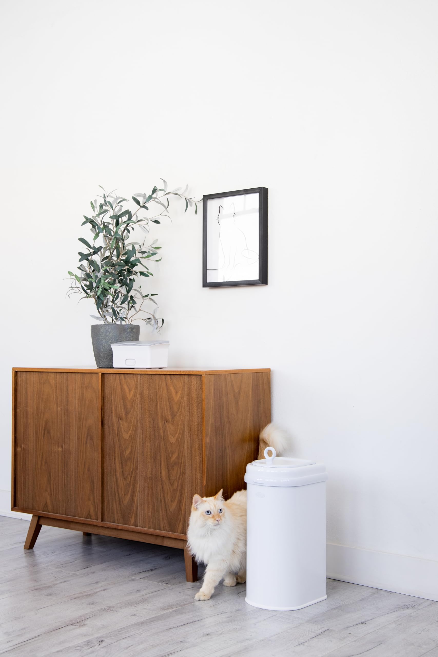 Design moderne Ubbi et finition blanche s’intègrent dans tout intérieur.