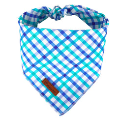 UP URARA PUP bandana ete chien bleu blanc grille, idéal pour balades estivales et style élégant.