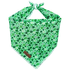 UP URARA PUP bandana Saint-Patrick triangle vert, parfait pour un look festif et confortable.
