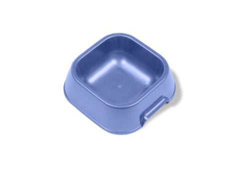 Base large et stable évitant les déversements pendant les repas.