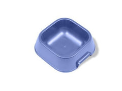 Base large et stable évitant les déversements pendant les repas.