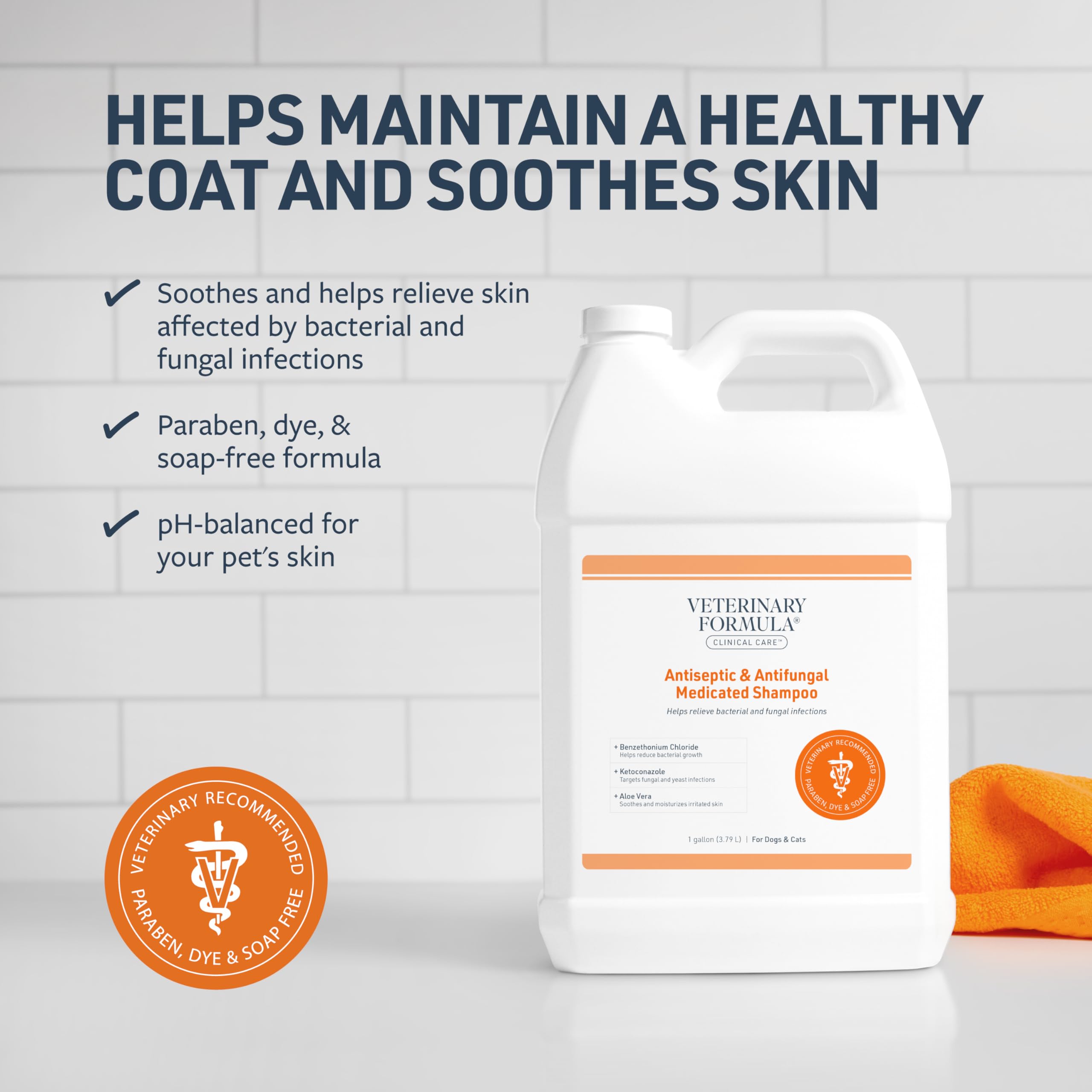 Shampooing Veterinary Formula Clinical Care lave en douceur le pelage lors du bain