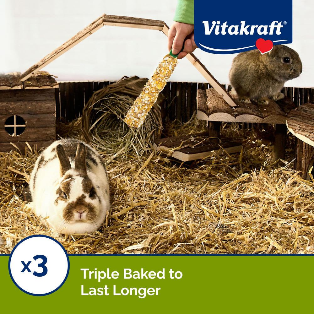 Vitakraft Crunch Sticks lapin grignote confortablement pendant la journée.