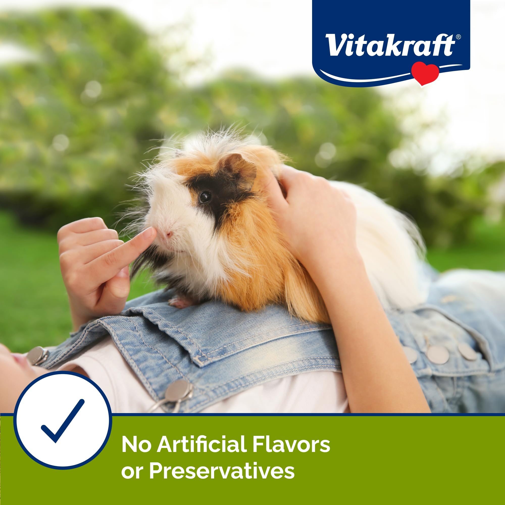 Vitakraft Slims – ingrédients d’alfalfa sur plan de travail.