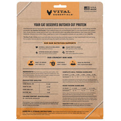 Vital Essentials chat porc morceaux lyophilisés gros plan: texture croustillante et appétence.