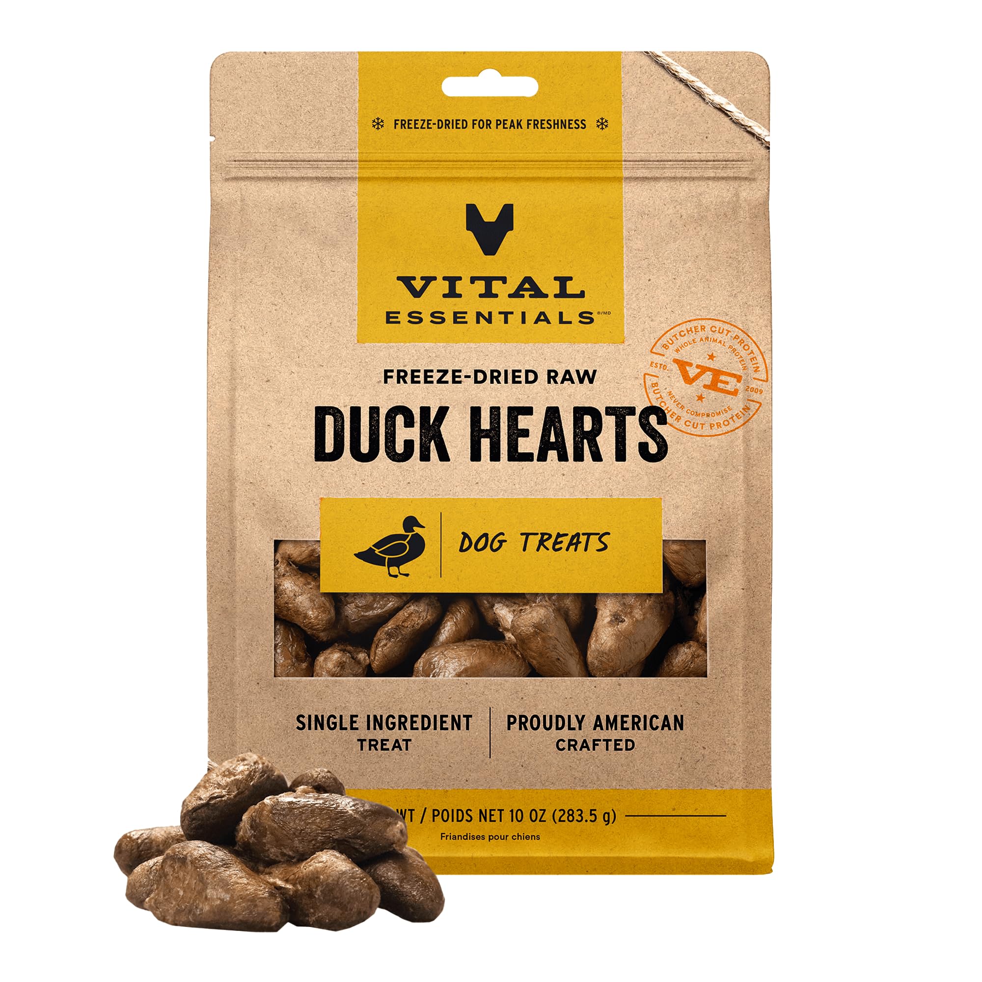 Friandises Vital Essentials coeurs de canard séchés dans l'emballage, idée pour récompense.