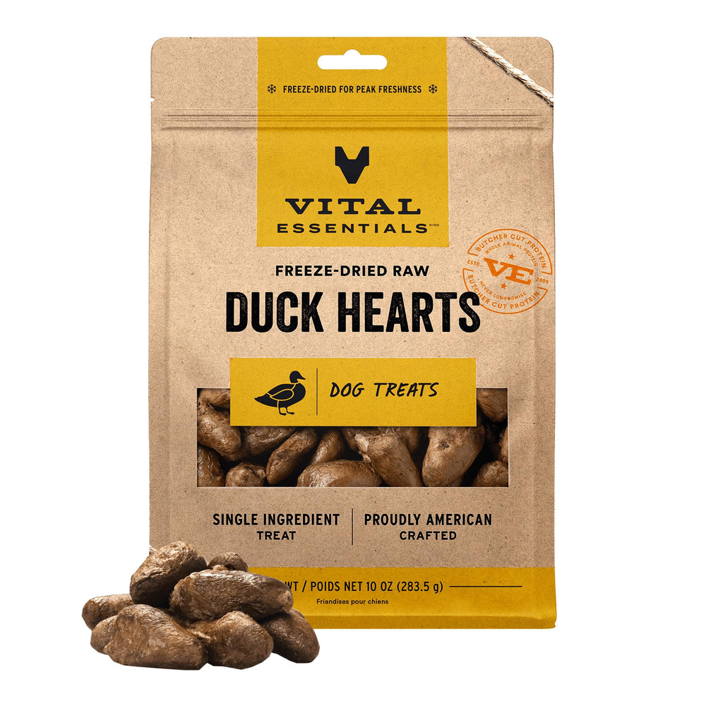 Friandises Vital Essentials coeurs de canard séchés dans l'emballage, idée pour récompense.
