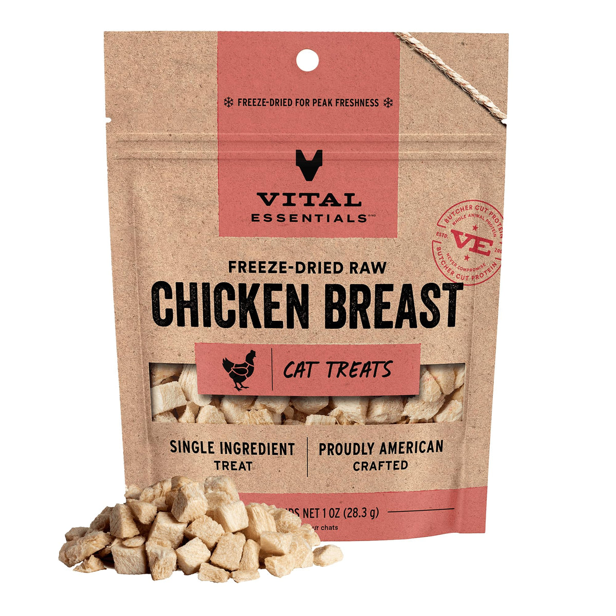 Gros plan sur les friandises Vital Essentials chat au poulet séché, pleine de protéines.