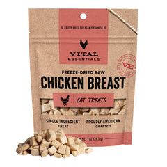 Gros plan sur les friandises Vital Essentials chat au poulet séché, pleine de protéines.