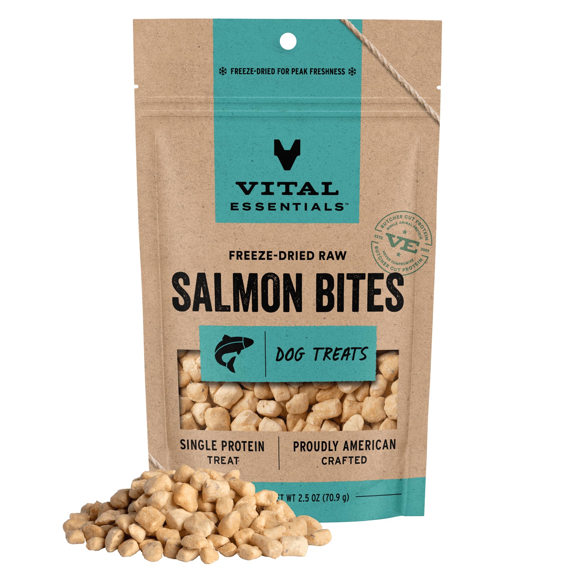 Vital Essentials: morceaux saumon lyophilisés, collation protéinée pour chien.