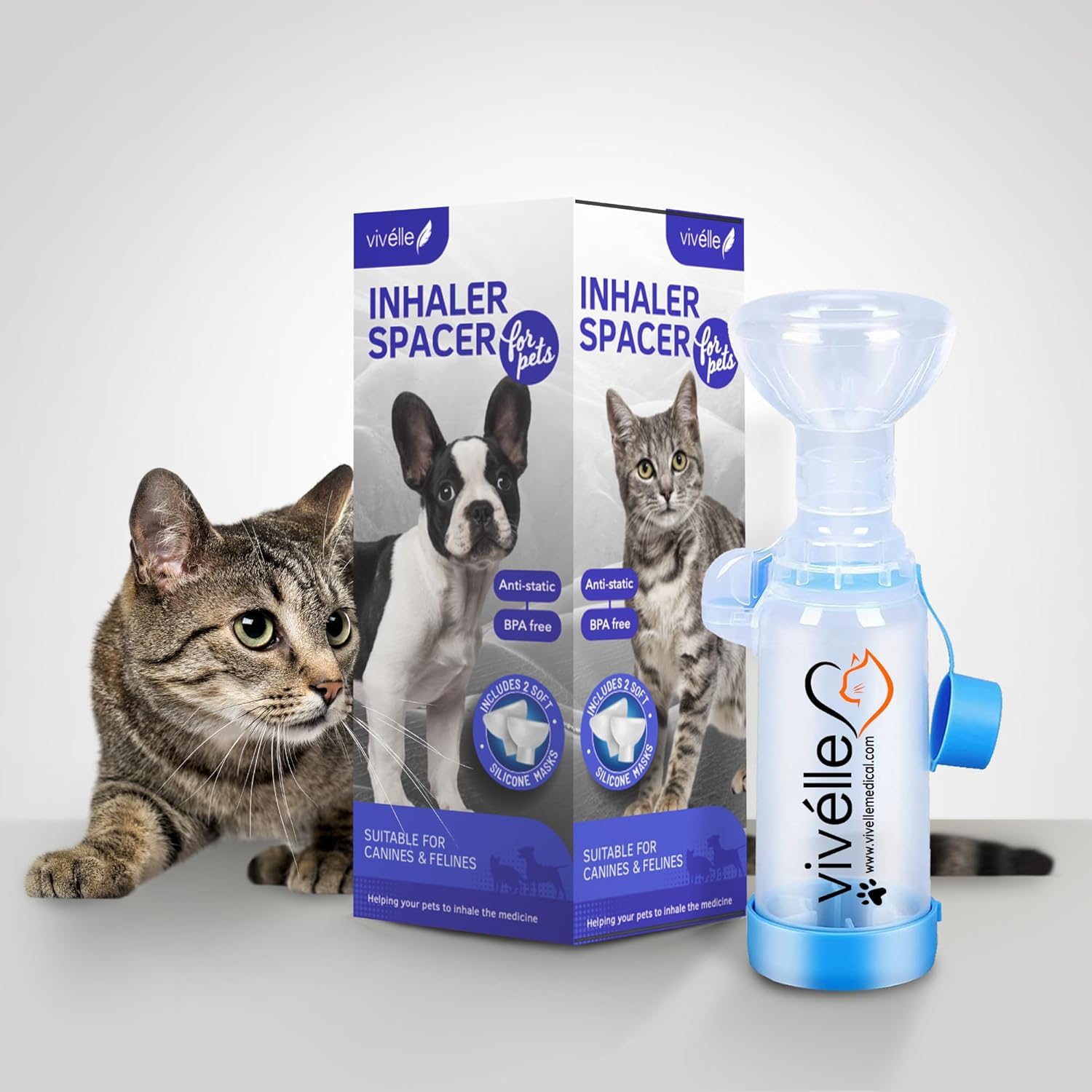 Vivelle inhalateur main avec masque chat petit pour une délivrance adaptée et confortable.