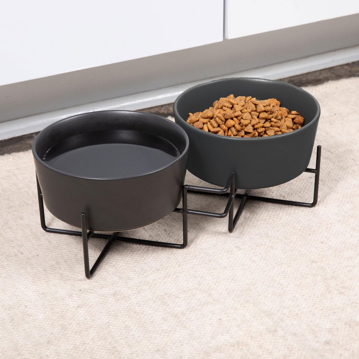 Waggo bols céramique noirs, polyvalents pour nourriture ou eau.
