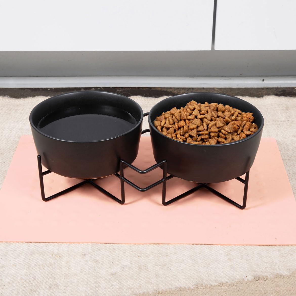 Waggo support élevé pour chien, posture confortable lors des repas.
