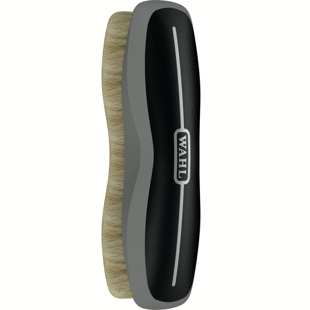 Brosse WAHL pour le corps du cheval, douceur et nettoyage efficaces.