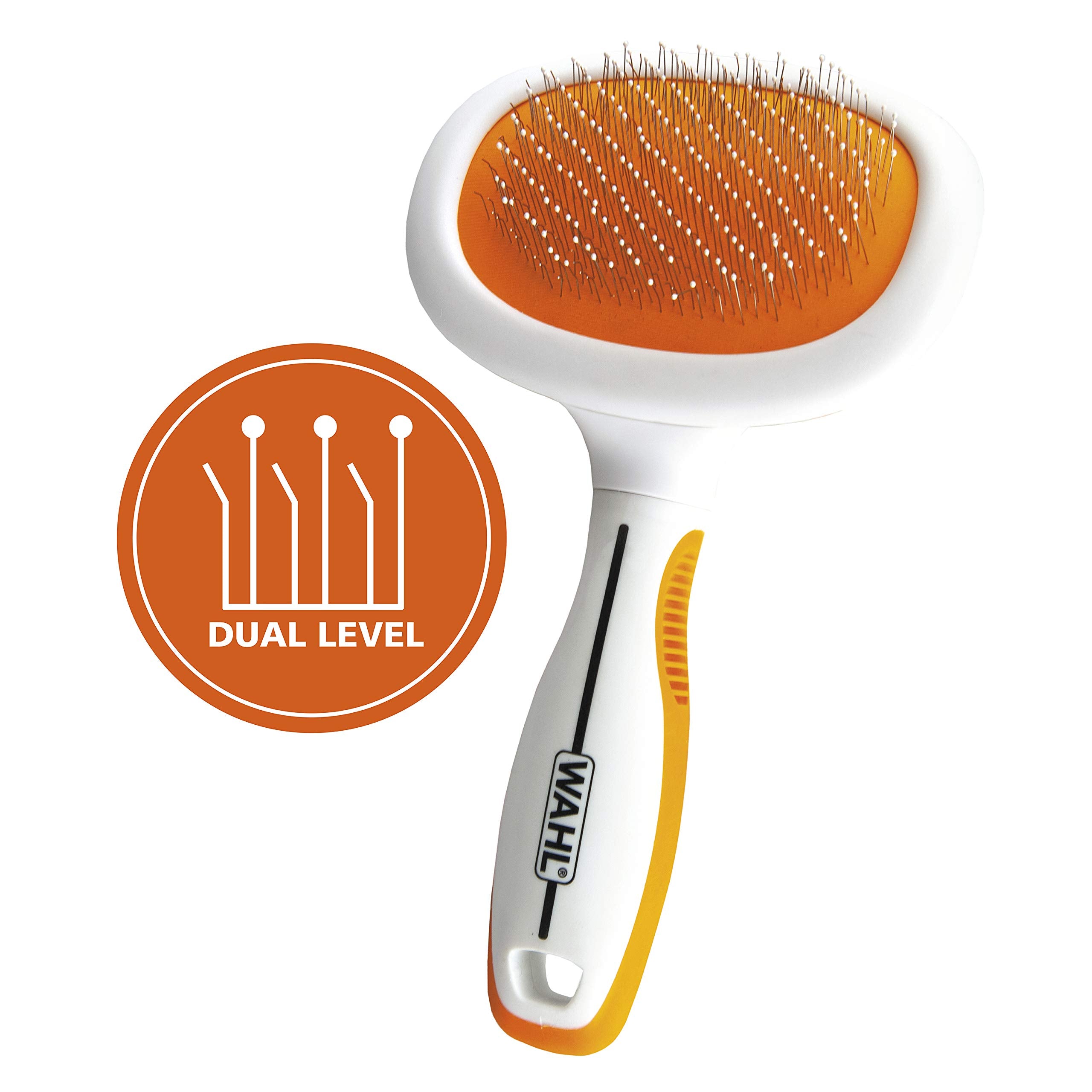 Brosse Wahl Premium Slicker Double Niveau sur le dos du chien, nettoyage rapide du poil.