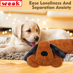 Chiot endormi avec le doudou WEOK, confort rassurant.