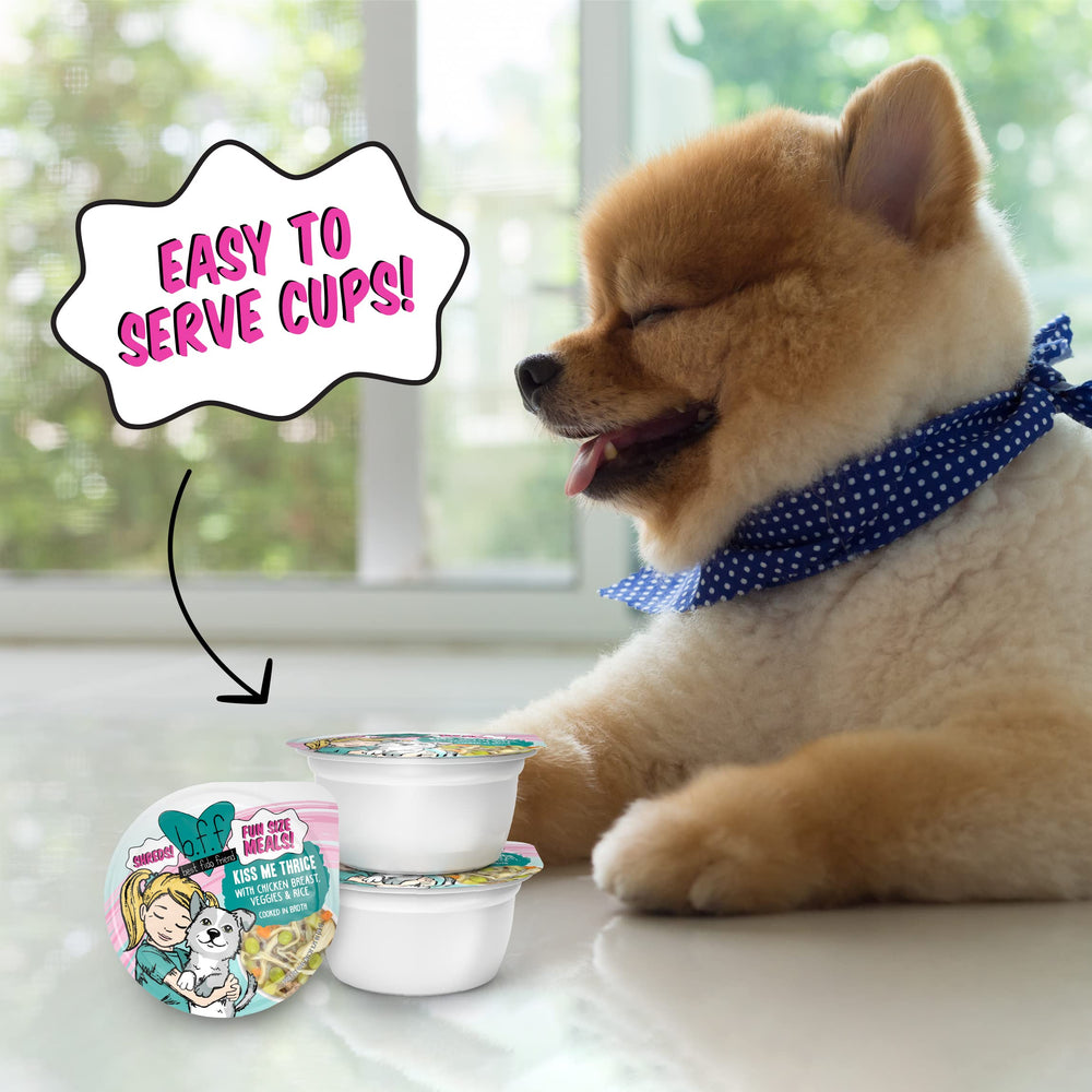 Chien heureux lors du repas Kiss Me Thrice Weruva.