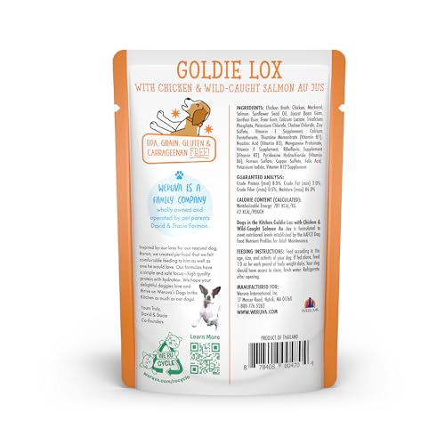 Sachet ouvert montrant texture émiettée de poulet et saumon Weruva.