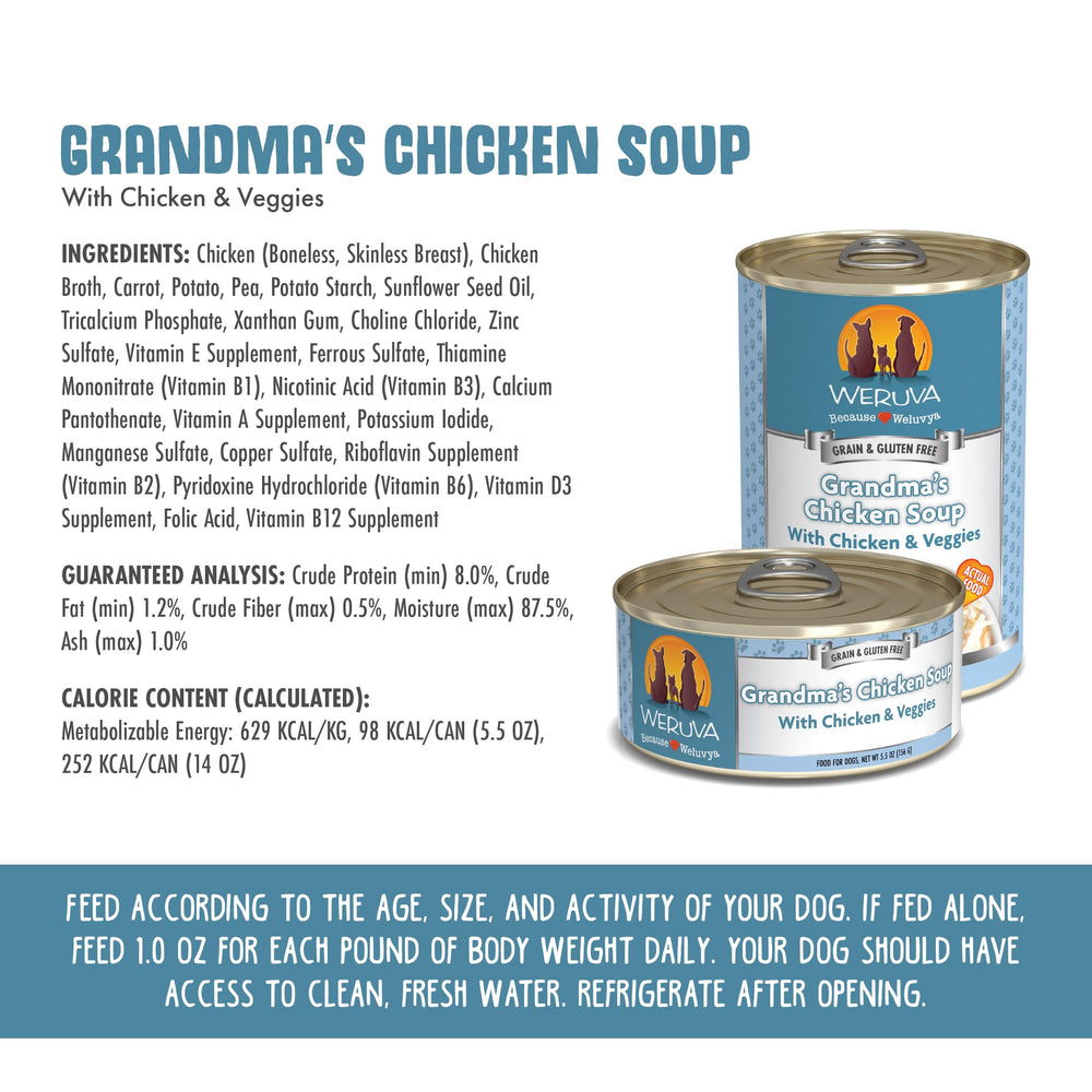 Morceaux visibles de poulet blanc et légumes dans le bouillon.