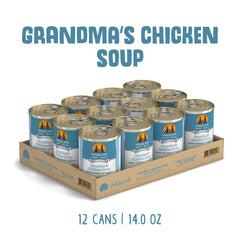 Morceaux de poulet et légumes dans la soupe Weruva.
