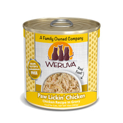 Weruva Paw Lickin’ Chicken — boîte 10oz avec morceaux de poulet dans une sauce savoureuse.