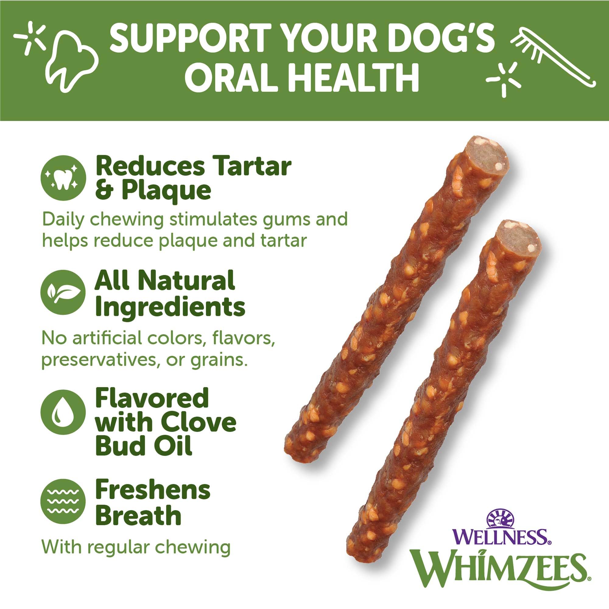 Chien qui mâche Whimzees Saucisse Végétale, expérience agréable et haleine plus fraîche.