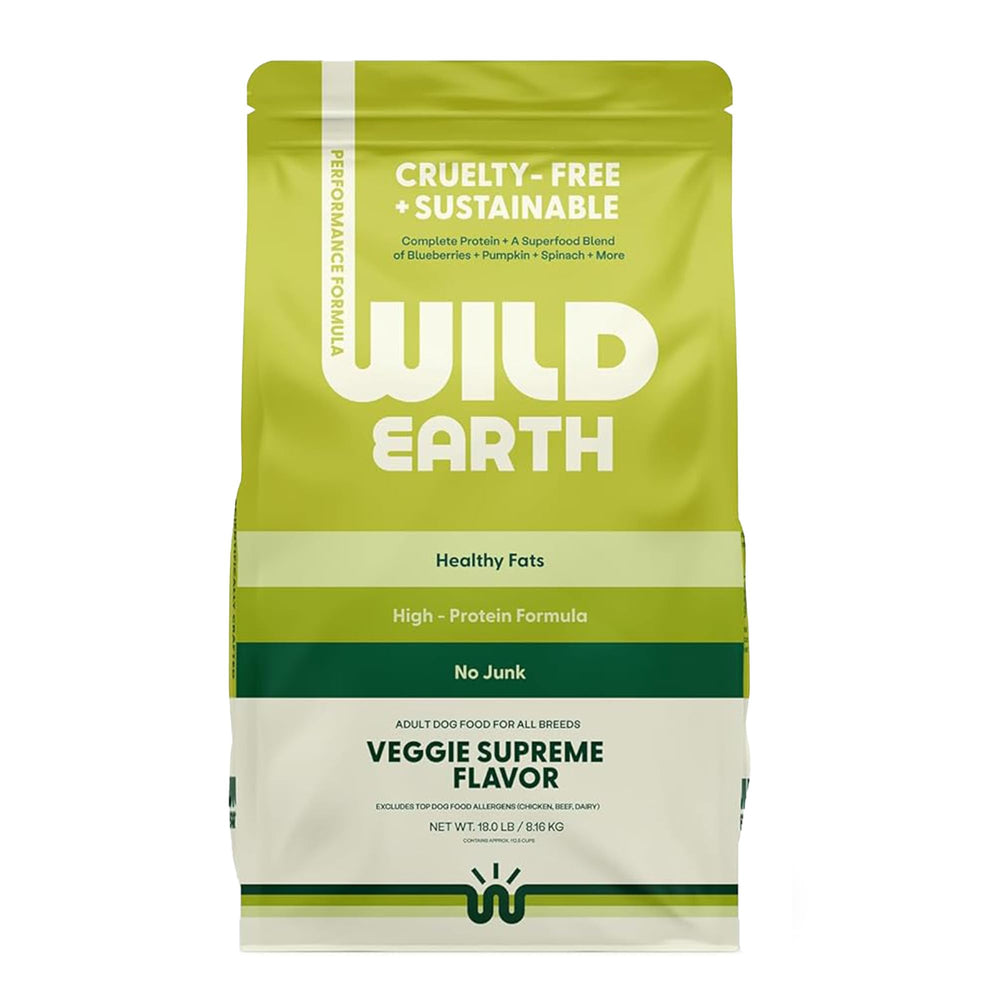 Wild Earth Performance croquettes – portion sur assiette, soutien nutritionnel pour chiens actifs.