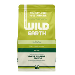 Wild Earth Performance croquettes – portion sur assiette, soutien nutritionnel pour chiens actifs.