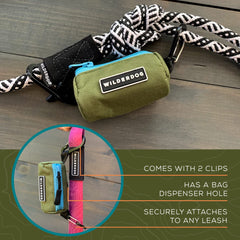 Ouverture du porte-sacs Wilderdog en vert foncé pour un accès rapide.