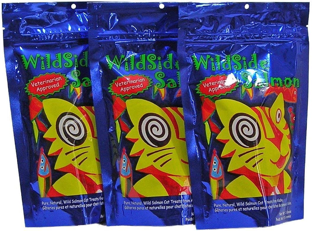 Friandises WildSideSalmon en emballage, récompense pratique pour chat.
