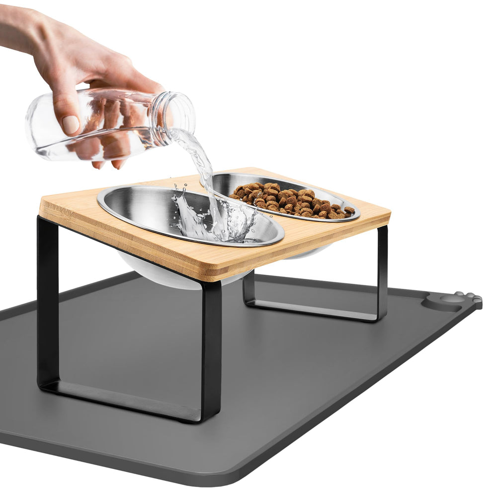 WinTruffles bol chat surélevé offrant un accès facile à la nourriture et repas confortables.