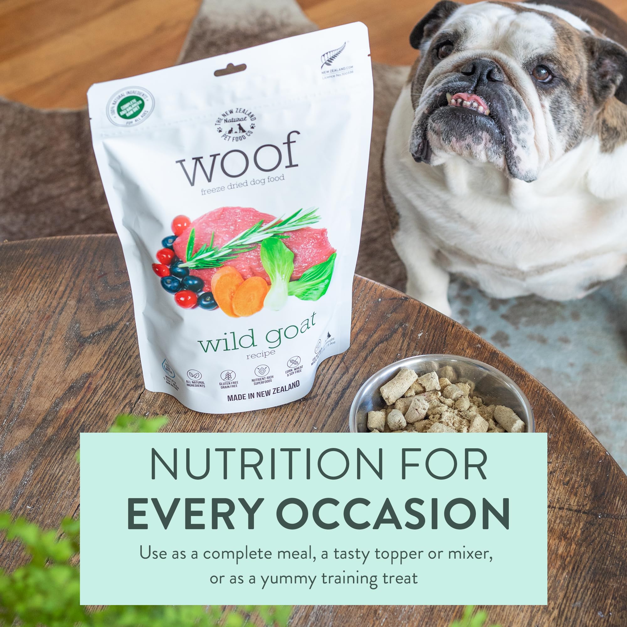 Bol chien avec WOOF chèvre sauvage; repas équilibré et appétissant.