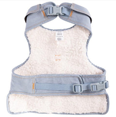 Détail du badge Wrangler sur le harnais chien denim