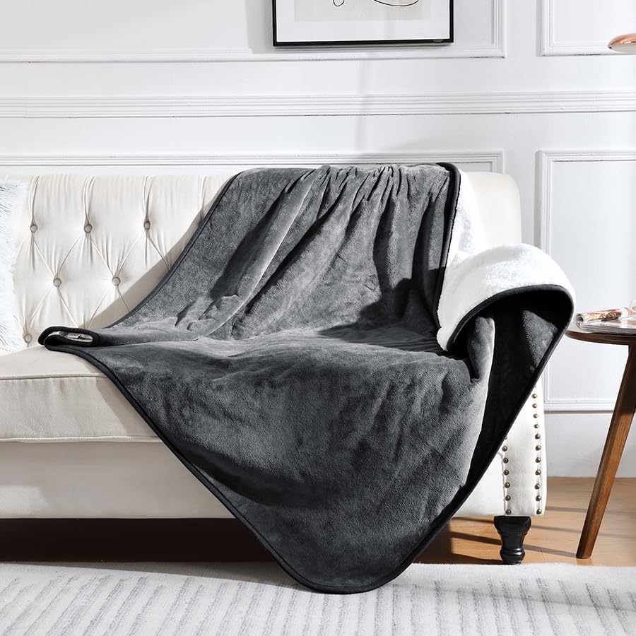 Couverture Yaning imperméable sur lit et canapé offrant une protection contre les liquides