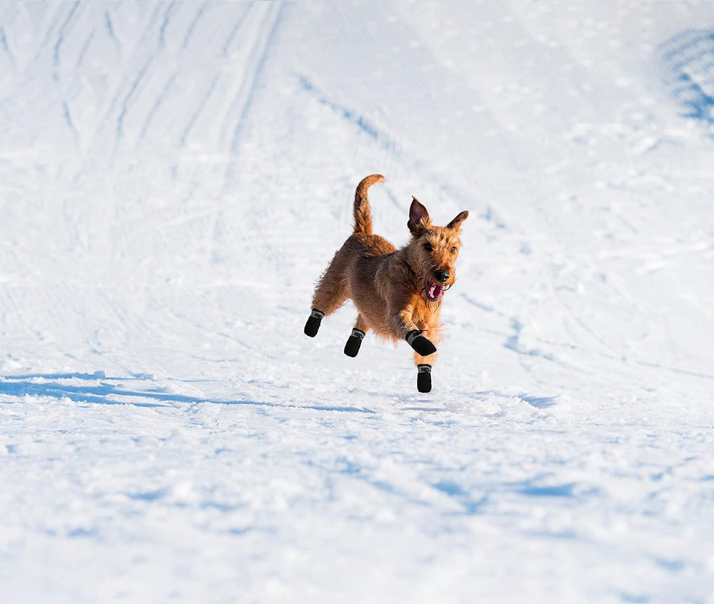 YAODHAOD chaussons chien hiver – vue côté, semelle antidérapante pour plus de stabilité.